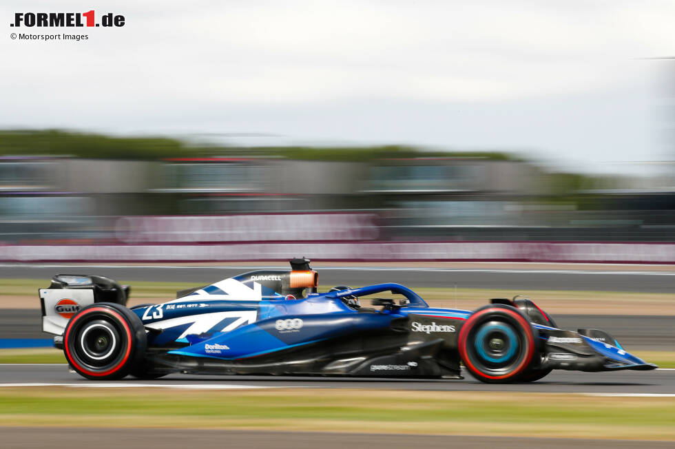 Foto zur News: ... Alexander Albon im Williams FW45, der ein sehr gutes Wochenende mit P8 beschließt und weiteren Punkten für sein Team. Williams liegt im Ziel sogar vor ...