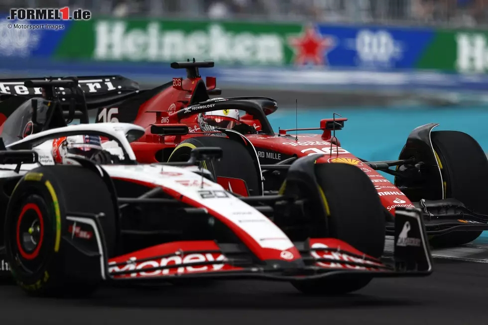 Foto zur News: ... schnappt sich Kevin Magnussen im Haas VF-23 von Startplatz vier aus. Zwischendurch macht er Charles Leclerc im Ferrari (am Ende Siebter) mächtig das Leben schwer. US-Team Haas nimmt bei seinem ersten Heimrennen in diesem Jahr also etwas Zählbares mit. Für ...