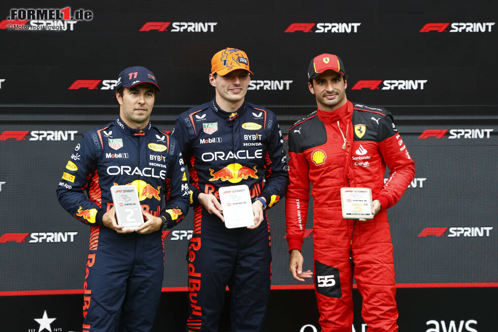 Foto zur News: ... erzielen einen Doppelsieg, womit die Red-Bull-Serie 2023 hält: Das Team hat alle bisherigen Rennen gewonnen. Dritter wird Ferrari-Fahrer Carlos Sainz, denn ...