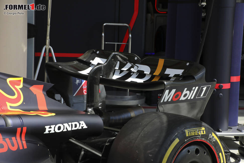 Foto zur News: Red Bull RB19: Heckflügel