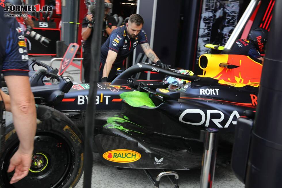 Foto zur News: Red Bull RB19: Flow-Vis-Farbe am Seitenkasten