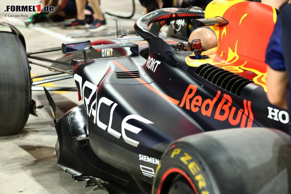 Foto zur News: Red Bull RB19: Kühlschlitze in Seitenkasten und Motorhaube