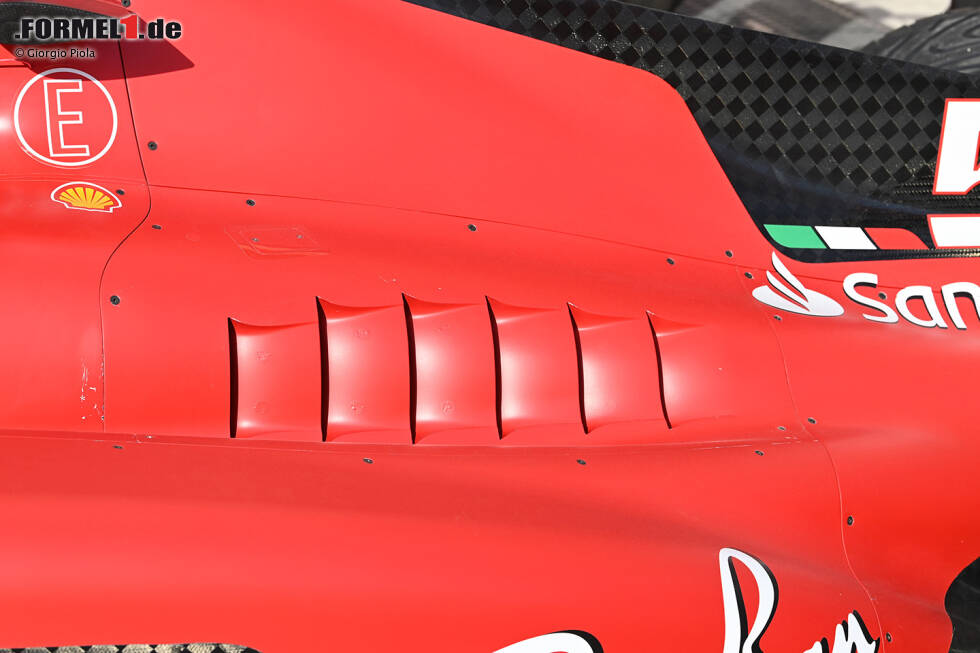 Foto zur News: Ferrari SF-23: Kühlschlitze in der Motorhaube