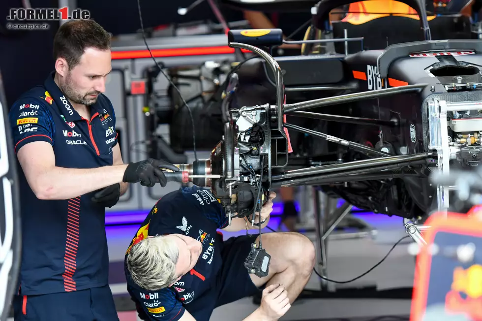 Foto zur News: Red Bull RB19: Vorderrad-Aufhängung