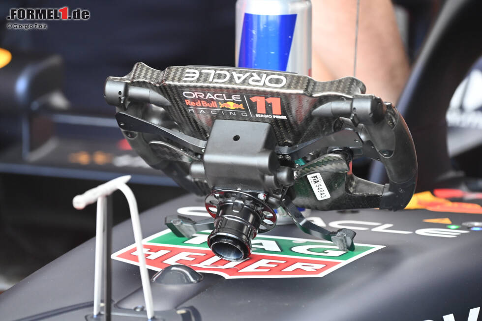 Foto zur News: Red Bull RB19: Lenkrad