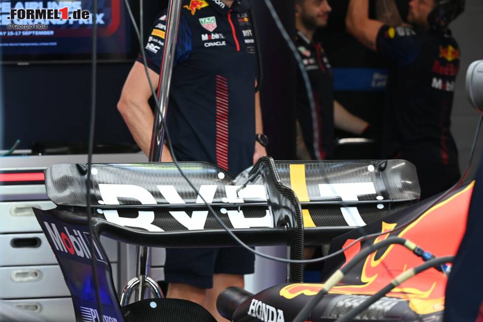 Foto zur News: Red Bull RB19: Heckflügel