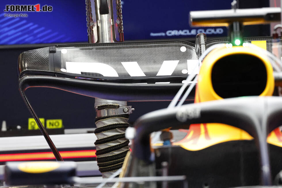 Foto zur News: Red Bull RB19: Heckflügel