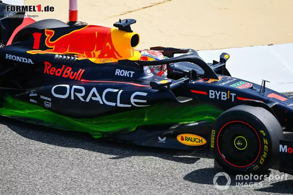 Foto zur News: Wie viele andere Teams hat auch Red Bull sein Auto während der ersten Testfahrten vor der Saison mit Flo-Viz-Farbe lackiert, um zu prüfen, ob das Bodywork aus aerodynamischer Sicht seine Ziele erreicht.