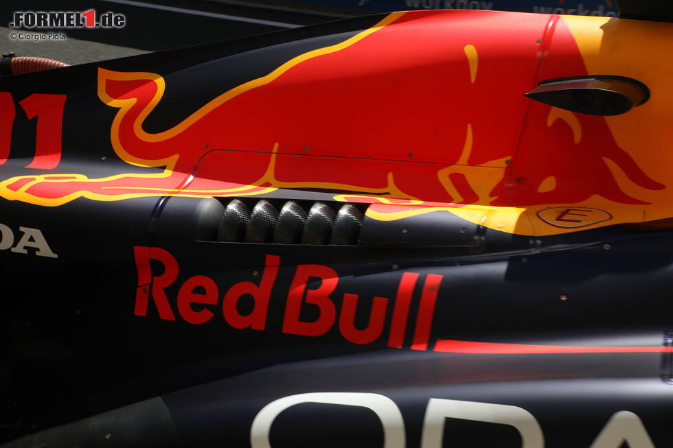 Foto zur News: Red Bull RB19: Kühlöffnungen in der Motorhaube