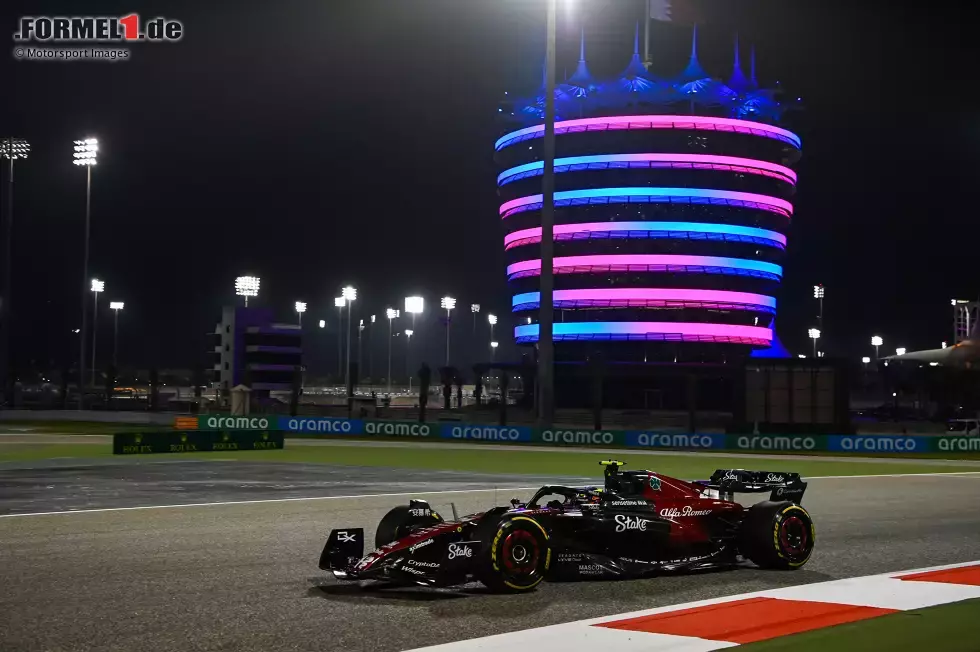 Foto zur News: Am Abend fuhr Zhou mit 1:31.610 Minuten die Tagesbestzeit. Damit war er nicht nur schneller als alle anderen. Er war auch schneller als Max Verstappen (Red Bull) am Donnerstag und sogar schneller als es Verstappen beim Bahrain-Test vor einem Jahr war.