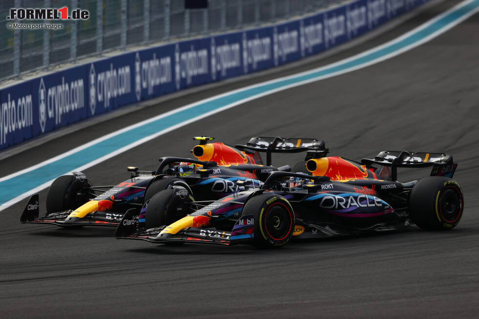 Foto zur News: #5 Miami: Eine Rotphase kostet Verstappen im Qualifying den entscheidenden Versuch, er startet nur von P9, Perez von P1. Im Rennen kommt es zum direkten Duell der Red-Bull-Fahrer, das Verstappen für sich entscheidet. Er siegt zum dritten Mal im fünften Grand Prix und setzt sich auf 119:105 Punkten von Perez ab.