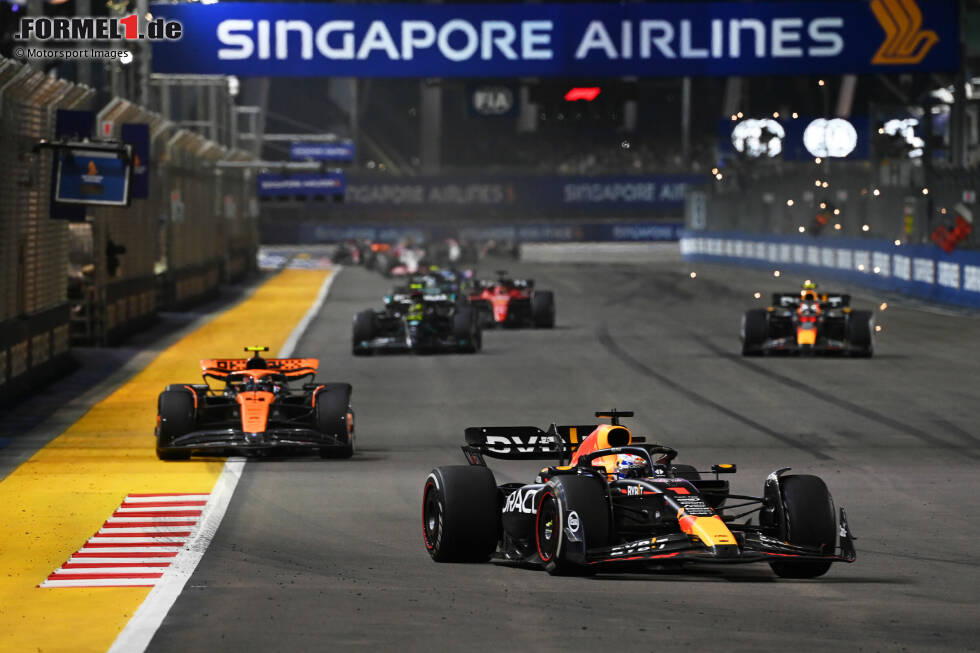 Foto zur News: #15 Singapur: Beim Nachtrennen reißt die Erfolgsserie von Verstappen und Red Bull, das Team ist &quot;neben der Spur&quot; und verpasst erstmals 2023 das Podium. Mit P5 fährt Verstappen sein schlechtestes Saisonergebnis ein, bleibt aber locker vor Perez und erhöht auf 374:223 Punkte in der WM.