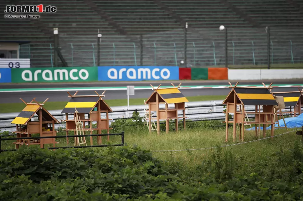 Foto zur News: ... Serienchef Stefano Domenicali zieht mit und hat Vettel bei der Umsetzung unterstützt. Ohne Domenicali wären die Randsteine in Suzuka sonst wohl weiß, rot und grün geblieben ...