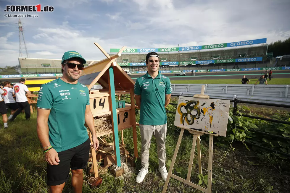 Foto zur News: ... jede Menge PR-Fotos wie dieses hier, das die Fahrer vor &quot;ihren&quot; Hotels und mit ihren Kunstwerken zeigt. All das hat Vettel selbst ...