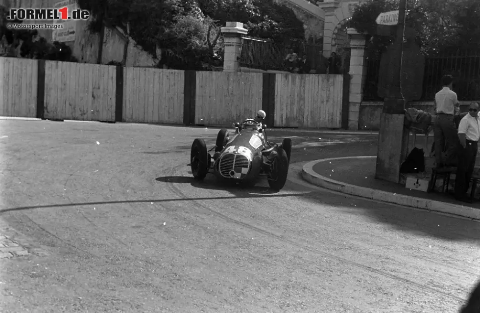 Foto zur News: #2 Louis Chiron (50 Jahre, 9 Monate, 18 Tage) - Schon 50 Jahre alt ist der Monegasse, als die Formel 1 1950 überhaupt beginnt. Beim zweiten Rennen in Monaco überstehen nach einem Massenunfall nur neun Fahrer die erste Runde, was Chiron zu seinem einzigen F1-Podium verhilft. Aber: Den GP selbst hatte er schon vor F1-Zeiten gewonnen - 1931.