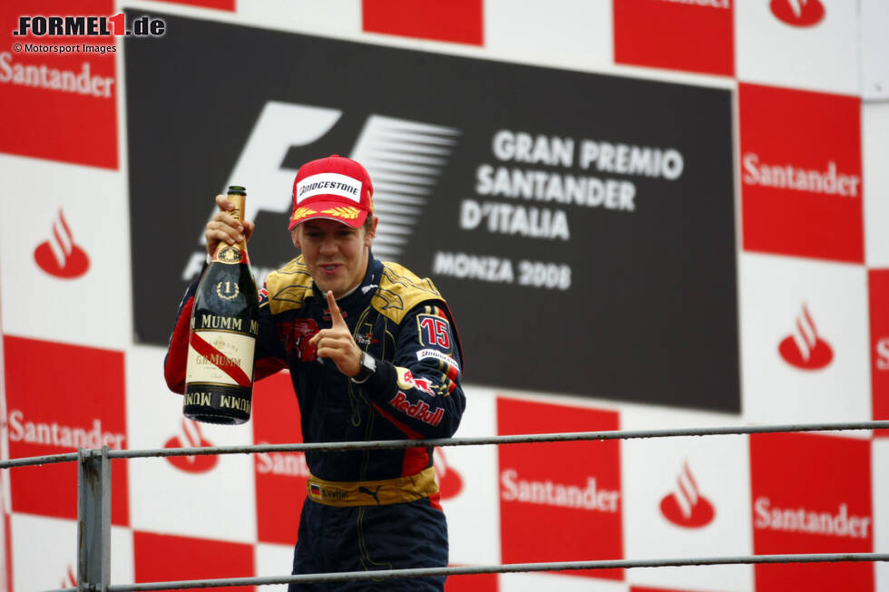 Foto zur News: #4 Sebastian Vettel (21 Jahre, 2 Monate, 11 Tage) - Zu diesem Märchen müssen wir nicht viel sagen! Als damals jüngster Fahrer fährt Sebastian Vettel im Regen von Monza 2008 nicht nur auf das Podest, sondern von der ersten Pole auch gleich zum ersten Sieg - und das im unterlegenen Toro Rosso. Immer noch ein Gänsehautmoment!