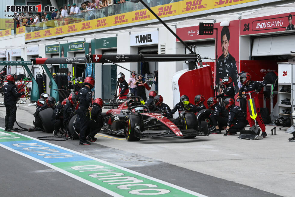 Foto zur News: Valtteri Bottas (3): Endlich der erste Punkt seit dem Saisonauftakt in Bahrain. Die Einstoppstrategie am Sonntag zahlte sich aus. Einen kleinen Abzug gibt es allerdings dafür, dass er sich auf dem letzten Metern noch von Stroll überholen ließ. So geht es knapp an der 2 vorbei.