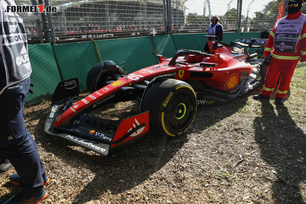 Foto zur News: Charles Leclerc (4): Sein Crash in Kurve 3 war ein normaler Rennunfall. Allerdings führt das dazu, dass man quasi nur das Qualifying bewerten kann. Und von dem sagt er selbst, dass das nicht gut war. Am Ende nur auf P7, zwei Plätze hinter dem Teamkollegen. Wäre er da besser gewesen, hätte es auch den Startunfall in der Form nicht gegeben.