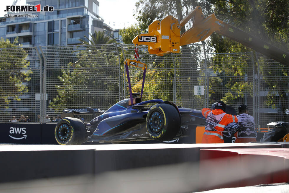 Foto zur News: Alexander Albon (4): Ähnlich wie bei Gasly und Sainz ein eigentlich gutes Wochenende, das am Ende durch eine Aktion komplett für die Tonne ist. P8 im Qualifying und die ersten Rennrunden waren stark. Dann kam der Abflug ...