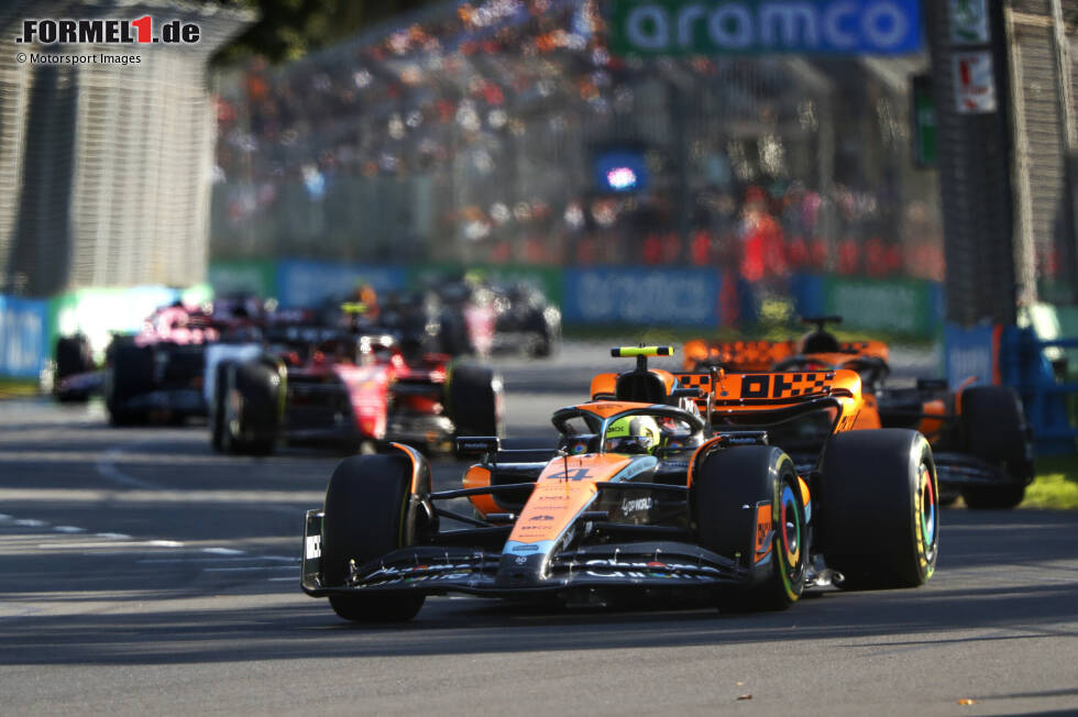 Foto zur News: Lando Norris (2): P6 und damit am Ende &quot;Best of the Rest&quot;. Das ist in diesem Jahr keine Selbstverständlichkeit im McLaren. Profitierte natürlich auch von den ganzen Unfällen vor ihm, zeigte aber auch gute Manöver wie zum Beispiel gegen Hülkenberg. Ein guter Auftritt, aber McLaren ist weiterhin auf Fehler der Konkurrenz angewiesen.