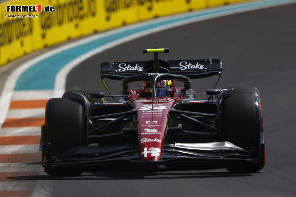 Foto zur News: Guanyu Zhou (4): Und noch so ein Beispiel, bei dem der Teamkollege zeigte, dass es besser geht. Ja, der Alfa Romeo ist aktuell kein überragendes Auto, aber Bottas schaffte es trotzdem in Q3 - Zhou nicht. Am Ende P16 und weit weg von den Punkten. Etwas mehr wäre da schon möglich gewesen.