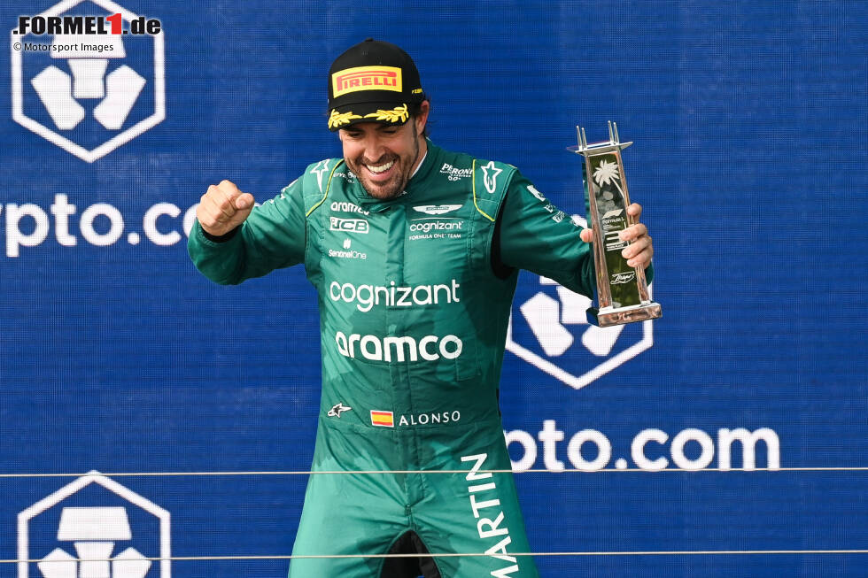 Foto zur News: Fernando Alonso (1): Keine Abzüge dagegen beim zweimaligen Weltmeister! Der Spanier lieferte mit P2 im Qualifying und P3 im Rennen ab und musste jeweils nur Red Bull den Vortritt lassen. Dazu im Rennen wieder einige starke Manöver gezeigt. Es macht aktuell einfach Spaß, dem Oldie im Formel-1-Feld zuzuschauen.