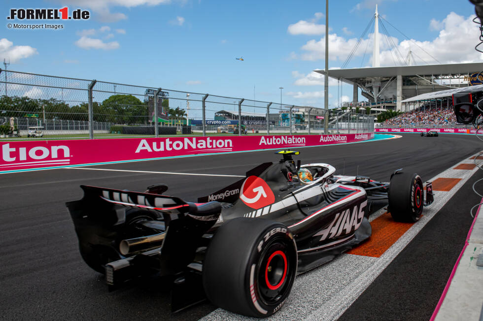 Foto zur News: Nico Hülkenberg (4): Auch der Deutsche steht in Miami klar im Schatten des Teamkollegen, der im Qualifying P4 holt und am Ende punktet. Für Hülkenberg gab&#039;s stattdessen das Aus in Q2 und ein unspektakuläres Rennen mit P15 am Ende. Dazu ein Unfall im Training.