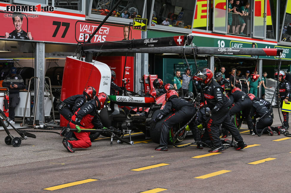 Foto zur News: Valtteri Bottas (3): Holte mit P11 ein Ergebnis, das eigentlich perfekt widerspiegelt, wie es momentan um Alfa Romeo steht. Nicht schlecht, aber eben auch keine Punkte am Ende. Bottas selbst punktete nun bereits seit dem Auftakt in Bahrain nicht mehr. Alfa Romeo ist aktuell die graue Maus der Formel 1.