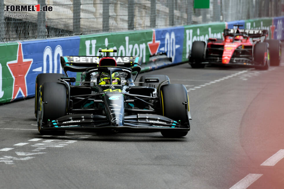 Foto zur News: Lewis Hamilton (2): Auch der Rekordchampion spielte seine Erfahrung aus und behielt bei schwierigen Bedingungen den Überblick. So wurde es am Ende P4 und damit vermutlich deutlich mehr, als der Mercedes unter normalen Umständen zulassen wurde. Für eine 1 fehlte aber ein besonderes Highlight.