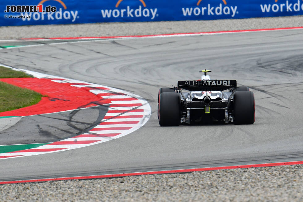 Foto zur News: Nyck de Vries (4): Im Qualifying überraschend einen Platz vor dem Teamkollegen, nachdem er sich in Q1 noch zweimal an der gleichen Stelle gedreht hatte. Im Rennen dann aber wieder klare Verhältnisse bei AlphaTauri. Während Tsunoda ohne Strafe wohl gepunktet hätte, wurde es für de Vries wieder nur P14. Ausreichend, mehr aber auch nicht.