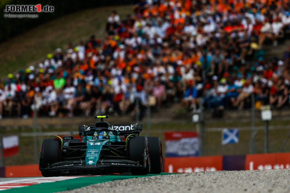 Foto zur News: Fernando Alonso (4): Ausgerechnet beim Heimrennen das schlechteste Wochenende des Jahres. Der Fehler im Qualifying kostete womöglich einen Platz in Reihe eins. Auch im Rennen anschließend hat er keine Bäume ausgerissen, eine große Aufholjagd blieb aus.