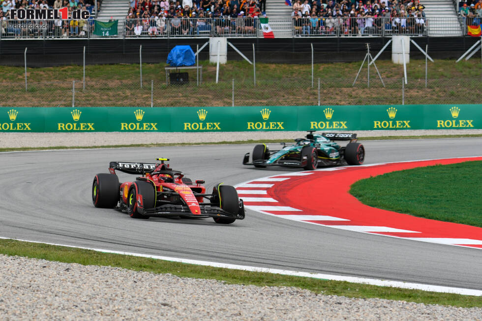 Foto zur News: Carlos Sainz (3): Auch hier gab es Argumente für eine 2, weil er mit P2 im Qualifying wohl das Maximum herausholte und P5 im Rennen ebenfalls solide war. Aber: Am Samstag profitierte er stark davon, dass viele andere Piloten ihre Runde nicht zusammenbrachten oder bereits vor Q3 ausschieden. Im Rennen zeigte er dann keine Highlights.