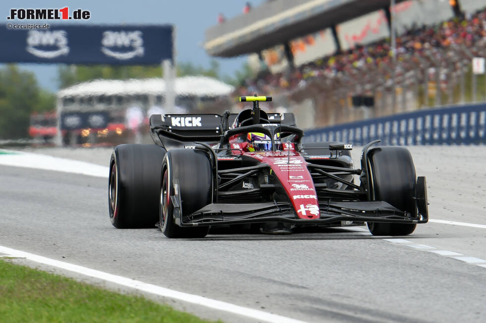 Foto zur News: Guanyu Zhou (2): Sagt selbst, dass es vielleicht sein bestes Rennen in der Formel 1 war. Viele Argumente dagegen findet man nicht. P13 im Qualifying ist ordentlich, wenn der Teamkollege bereits in Q1 ausscheidet. Und noch besser ist es, in einem Rennen, in dem es keine Ausfälle gibt, im Alfa Romeo auf P9 zu fahren. Starke Leistung.