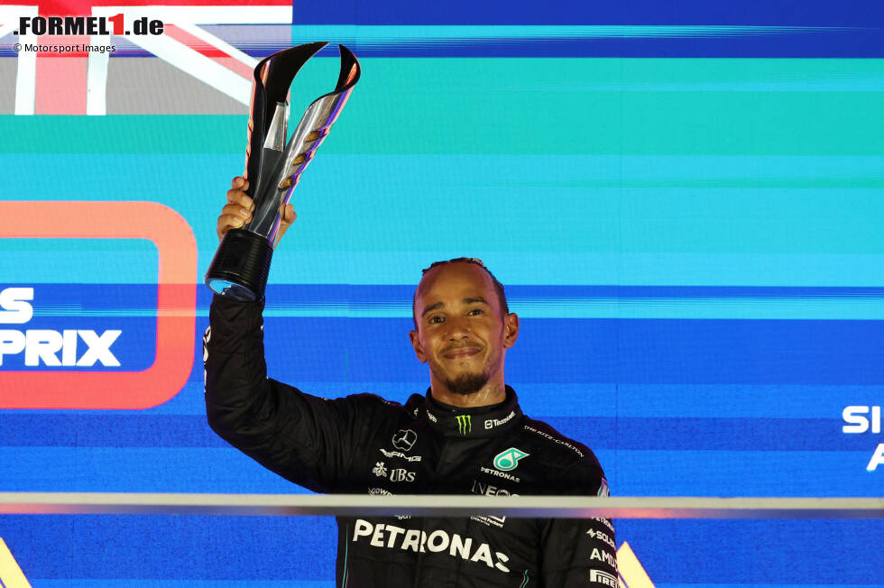 Foto zur News: Lewis Hamilton (2): Abzüge gibt es natürlich fürs Qualifying, da war er viel zu langsam. Dafür in der Schlussphase des Rennens der schnellste Mann auf der Strecke und auf dem Podium. Es gab allerdings auch vereinzelte Stimmen für eine 3, weil er unter anderem beim Start abseits der Strecke überholte.