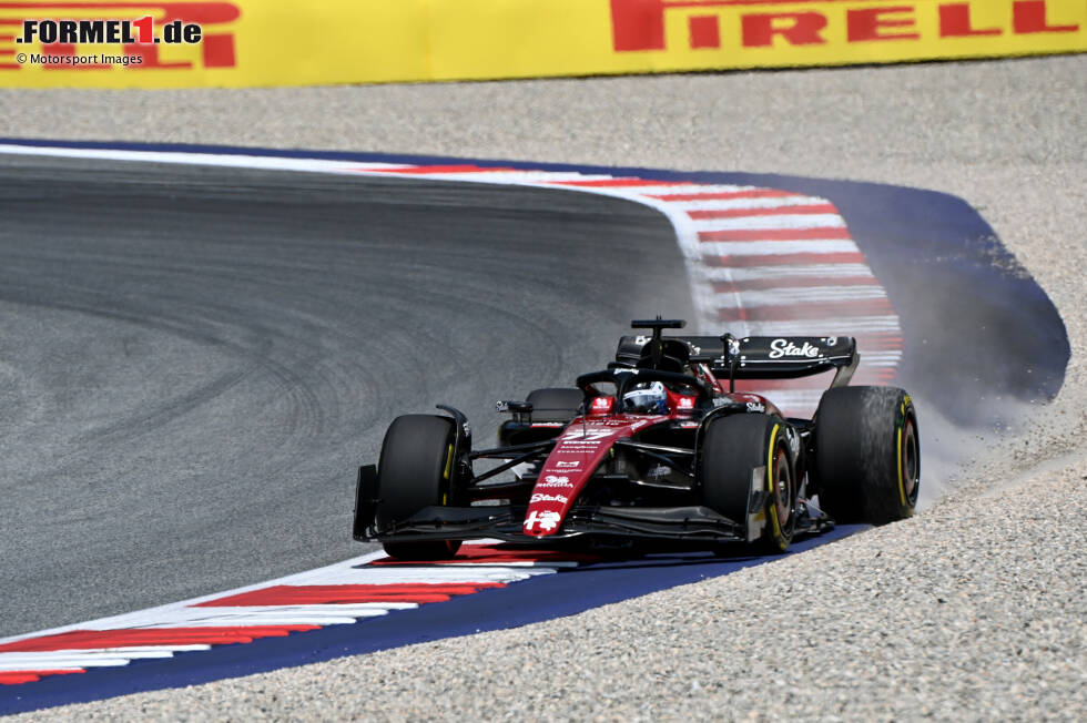 Foto zur News: Valtteri Bottas (4): Zweimal konnte der Finne in seiner Karriere in Spielberg gewinnen, davon war am Wochenende aber nicht viel zu sehen. Das ging schon mit einem Dreher in Q1 los, setzte sich mit P19 im Shootout und dem letzten Platz im Sprint fort. Im Rennen P15 mit Schaden am Auto. Auch hier nur knapp noch eine 4.