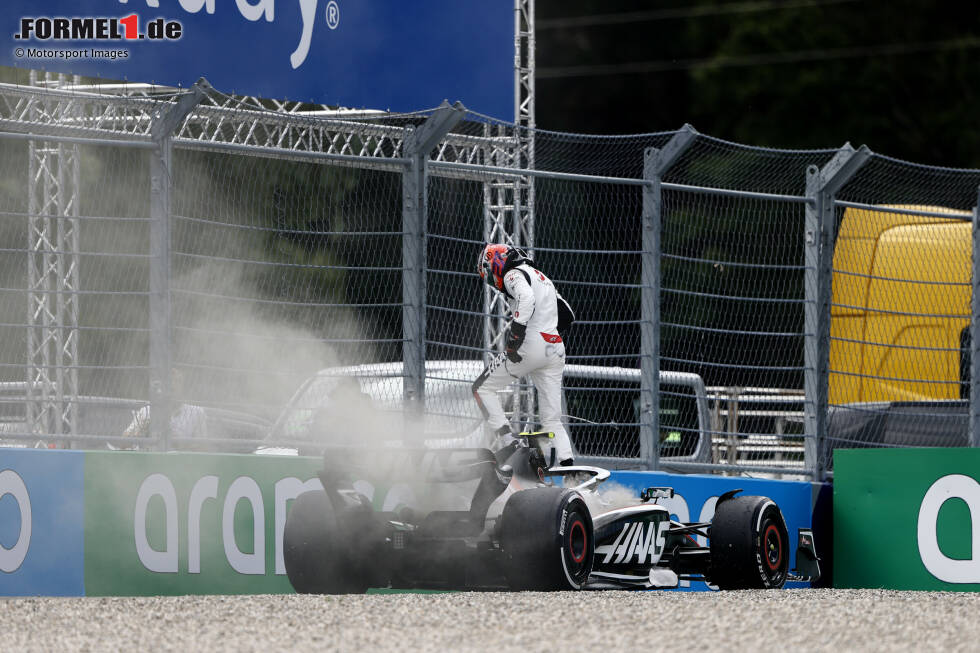 Foto zur News: Nico Hülkenberg (2): Einigkeit dagegen beim Deutschen. Den Teamkollegen am ganzen Wochenende im Griff gehabt und im Sprint gepunktet, sodass man sogar über eine 1 nachdenken könnte. Letztendlich wissen wir aber nicht, wie sein Rennen nach dem unverschuldeten Ausfall weitergegangen wäre.