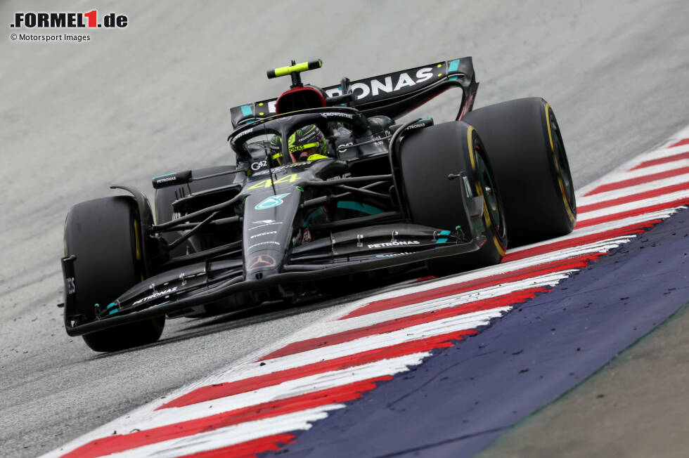 Foto zur News: Lewis Hamilton (4): Das Qualifying war mit P5 solide, doch danach ging es den Bach runter. Im Shootout raus in SQ1 und im Sprint ohne Punkte, im Rennen mehrere Strafen wegen Vergehen gegen die Tracklimits und am Ende hinter dem Teamkollegen. Spielberg war noch nie seine beste Strecke, und das war auch 2023 wieder so.