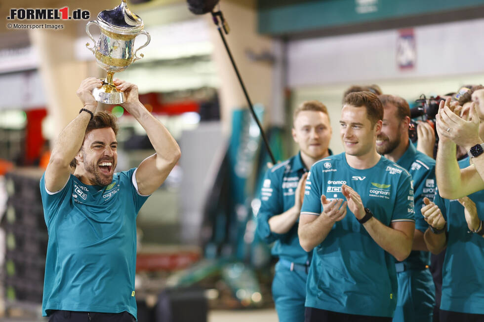 Foto zur News: Fernando Alonso (1): Beim offiziellen Voting zum Fahrer des Tages belegte er klar den ersten Platz, bei uns reicht es aber &quot;nur&quot; zur 1-. Wir hätten uns ein etwas stärkeres Qualifying und einen besseren Start gewünscht. Aber das ist Kritik auf hohem Niveau, denn mehr als P3 war im Rennen sowieso nicht möglich. Hat das Maximum herausgeholt.