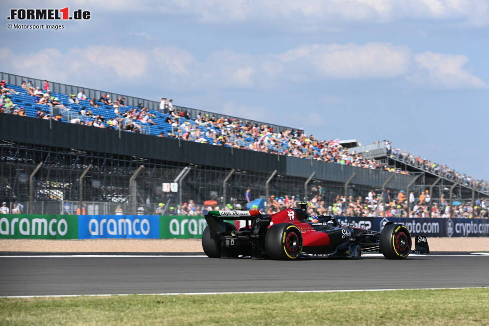 Foto zur News: Guanyu Zhou (4): Erneut ein unauffälliger Auftritt des Chinesen. Im Qualifying raus in Q1, im Rennen als 15. hinter dem Teamkollegen, der vom letzten Platz gestartet war. Lag zugegebenermaßen auch an der Strategie, für eine 3 aber trotzdem zu wenig.