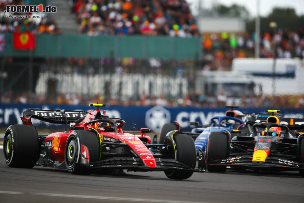 Foto zur News: Carlos Sainz (3): Ralf Schumacher bezeichnete die Aktion, bei der ihn drei Autos überholten, als fast &quot;peinlich&quot;. Fairerweise muss man sagen, dass seine Reifen da schon ziemlich am Ende waren. Trotzdem keine Glanzleistung. Dazu der Ärger mit Leclerc in Q1 und im Rennen hat er einmal die Strategie vergessen ...