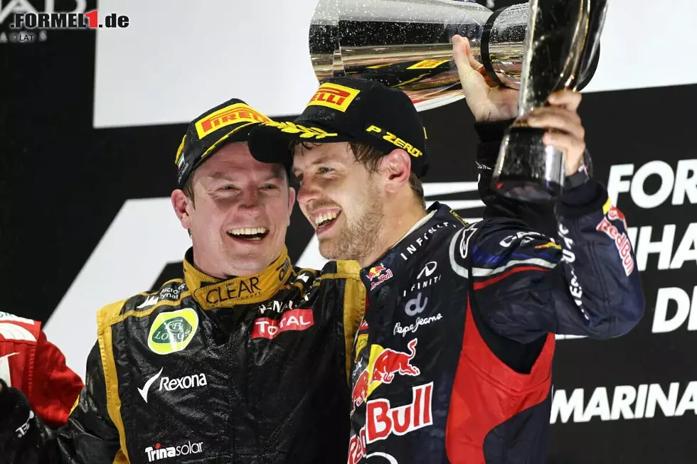 Foto zur News: Red Bull liegt zur Sommerpause (und auch am Saisonende) vorne, bei den Fahrern führt Ferraris Alonso allerdings zur Saisonmitte. Der spätere Weltmeister Vettel hat da 42 Zähler Rückstand und liegt nur auf P3. Am Ende holt er mit einer starken Aufholjagd trotzdem mit drei Punkten Vorsprung auf Alonso den Titel.