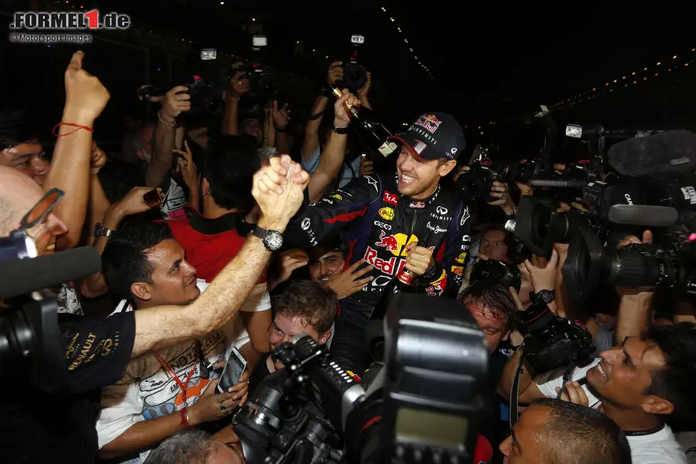 Foto zur News: Ein klares Bild wieder im Folgejahr: Bei seinem vierten und letzten WM-Titel liegt Vettel bereits zur Sommerpause mit 38 Punkten vor dem Rest der Welt, Red Bull 69 Punkte. Sensationell: Nach der Sommerpause gewinnt Vettel alle neun(!) noch verbleibenden Rennen.