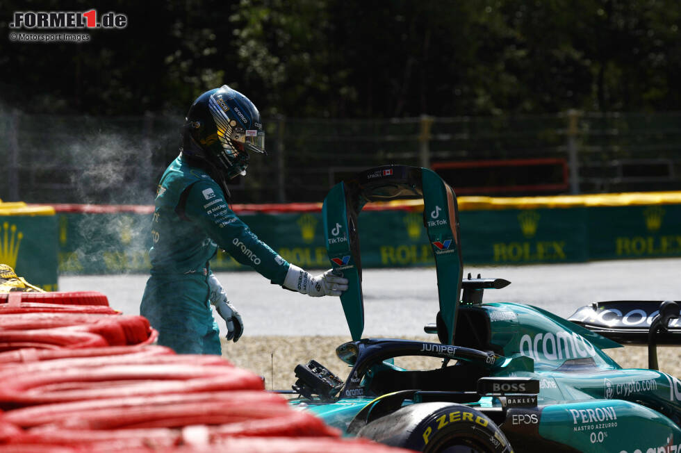 Foto zur News: Lance Stroll (4): Der Crash im Shootout sah blöd aus, wobei man fairerweise sagen muss, dass das Team ihm die Runde auf Slicks aufgezwungen hat. Er selbst betonte, dass es dafür zu nass sei. Der Mehrheit der Redaktion war es am Ende aber trotzdem zu wenig für eine 3, auch weil der Rückstand auf Alonso zu groß war.