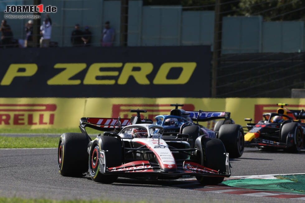 Foto zur News: Kevin Magnussen (4): Am Samstag Q2 erreicht und damit zumindest ein kleines Erfolgserlebnis gehabt. Im Rennen früh von Perez torpediert und danach chancenlos. Fraglich, ob es sonst für Punkte gereicht hätte, aber für eine bessere Note konnte auch er sich so nicht mehr empfehlen.