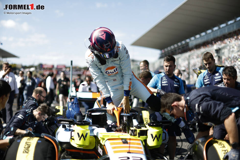 Foto zur News: Alexander Albon (4): Auch sein Rennen endete quasi beim Start. Er fuhr zwar noch einige Runden mit, die Beschädigungen nach dem (unverschuldeten) Startunfall waren am Williams aber zu groß. P13 im Qualifying war solide, das alleine war der Mehrheit der Redaktion aber zu wenig für eine 3.