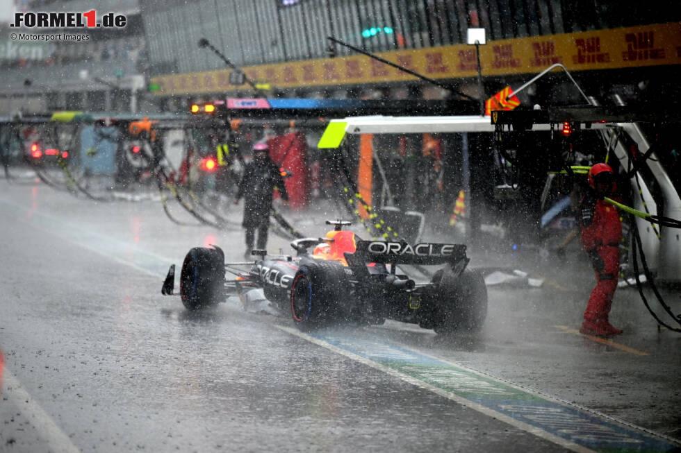 Foto zur News: Max Verstappen hat beim Großen Preis der Niederlande 2023 den Rekord von Jenson Button für die meisten Boxenstopps eines siegreichen Fahrers in einem Rennen (6) eingestellt. Button schaffte dies 2011 beim Großen Preis von Kanada.