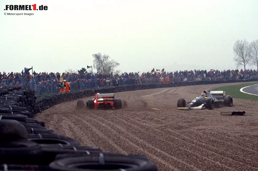 Foto zur News: Wendlinger sieht das Ende der legendären Donington-Runde aber nicht: Er kollidiert mit dem übermotivierten Michael Andretti im McLaren im Kampf um Platz 4.