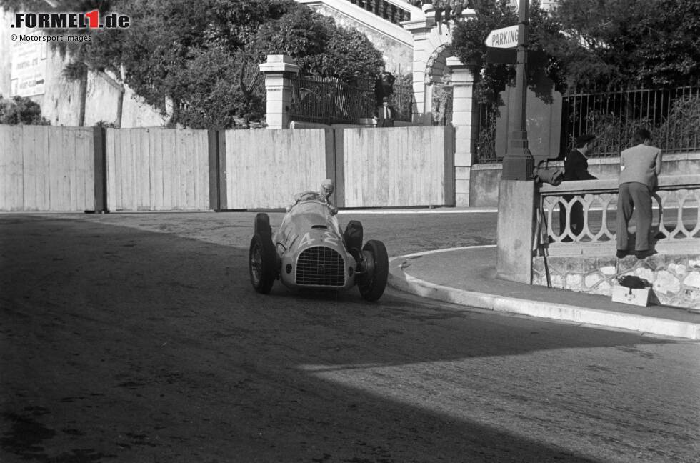 Foto zur News: #4: Raymond Sommer (43 Jahre, 263 Tage) - Wie Villoresi ist auch der Le-Mans-Sieger von 1932 und 1933 bei Ferraris erstem Formel-1-WM-Rennen 1950 in Monaco mit dabei. Er wird Vierter und geht danach lediglich noch bei einem weiteren Grand Prix für die Scuderia an den Start. Im September verunglückt er tödlich.