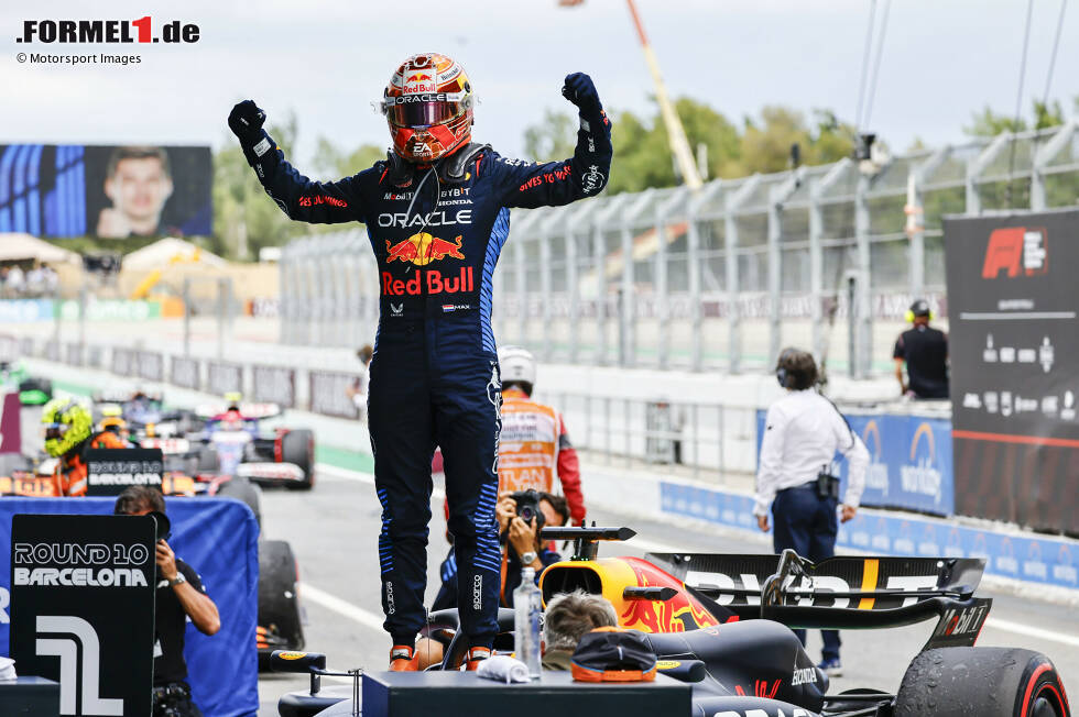 Foto zur News: Max Verstappen (Redaktion: 1) - Die Bestnote gibt es auch von uns (wenn auch nicht einstimmig) nur für den Weltmeister. Im entscheidenden Moment war er zur Stelle, überholte Russell und legte so den Grundstein für den Sieg, obwohl er nicht im schnellsten Auto saß. In Barcelona war es ein Sieg des Fahrers und nicht des Autos.