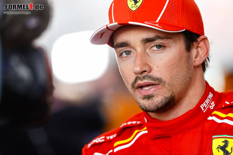 Foto zur News: Charles Leclerc (Redaktion: 3) - Auch hier sind wir etwas strenger. Ferrari hatte am Wochenende insgesamt Probleme, und auch Leclerc zeigte unserer Meinung nach keine herausragende Leistung. Wäre im Sprint hinter Sainz gelandet, wenn dieser nicht mit Alonso kollidiert wäre. Auch Qualifying und Rennen ohne echte Highlights.